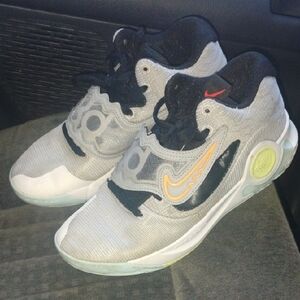 Nike Off-White Athletic Shoes with Chunky Sole and Navy Accents